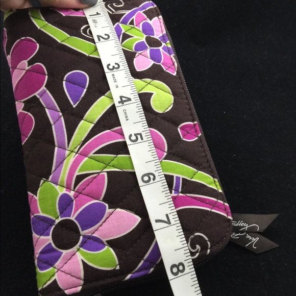 Vera Bradley zip around quilted wallet - Picture 7 of 8